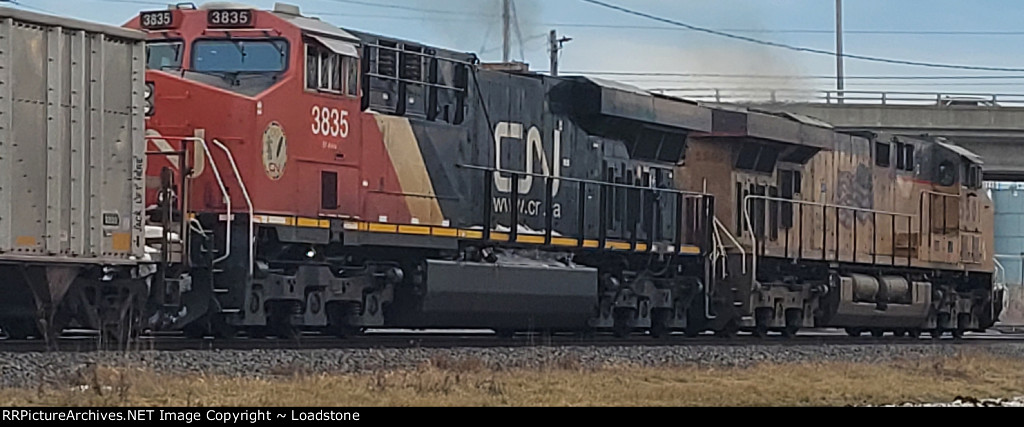 CN 3835 UP 5501